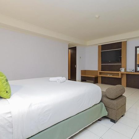 Urbanview Hotel Taman Suci Denpasar Exterior foto